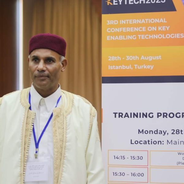 IMG-20230902-WA0012 مشاركة وكيل الشؤون العلمية في الملتقي العلمي الثاني للعلوم التطبيقية